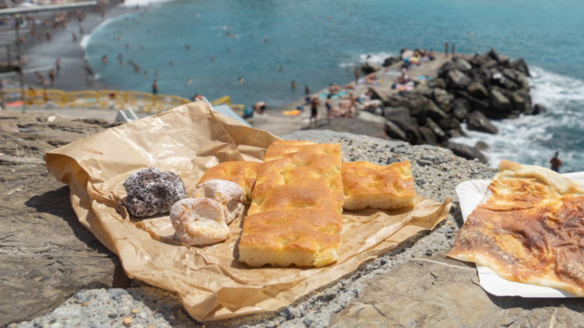 Focaccia and sweets on a cliff with a sea view.